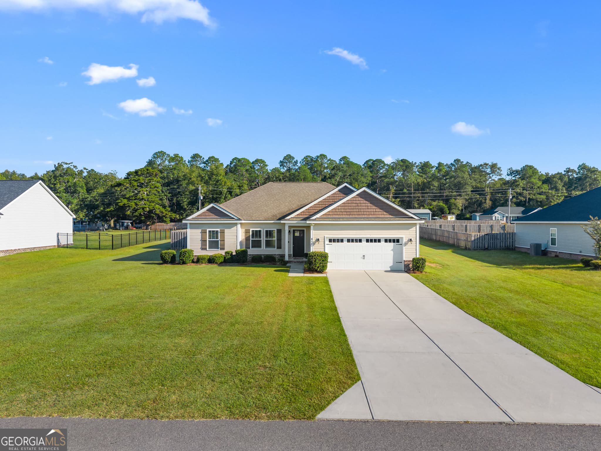 3 bedroom, 2 bathroom, 1,498 sq ft single family residence under contract at 411 Pivot Point, Statesboro, GA 30458