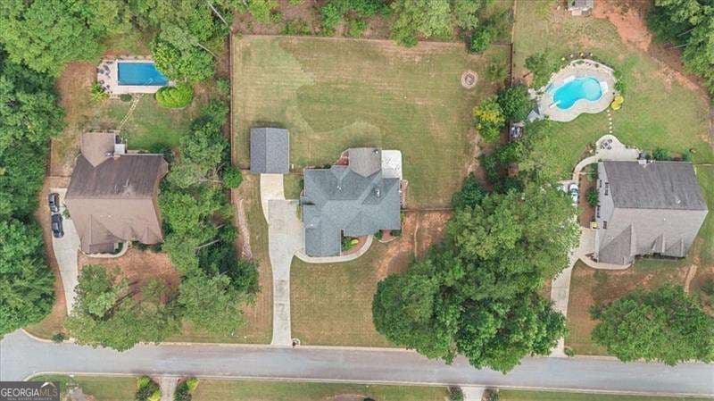 4 bedroom, 3 bathroom, 2,734 sq ft single family residence for sale at 32 Meadow View Glen, Newnan, GA 30265