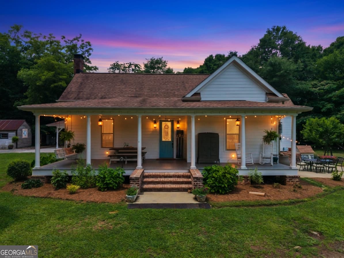 3 bedroom, 3 bathroom, 2,123 sq ft single family residence sold at 200 Church Street, Moreland, GA 30259