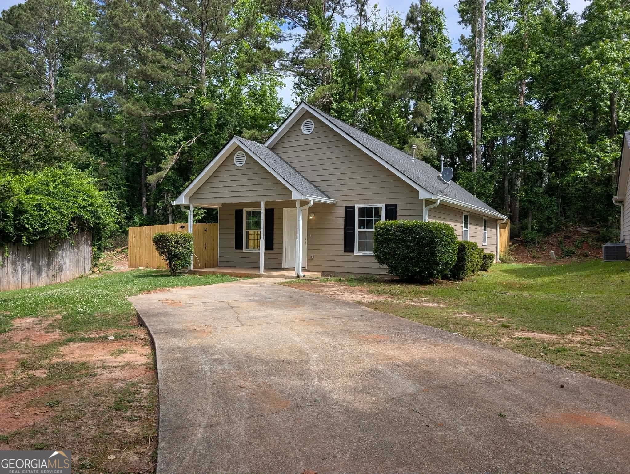 3 bedroom, 1 bathroom, 1,040 sq ft single family residence sold at 166 Crystal Brook, Griffin, GA 30223