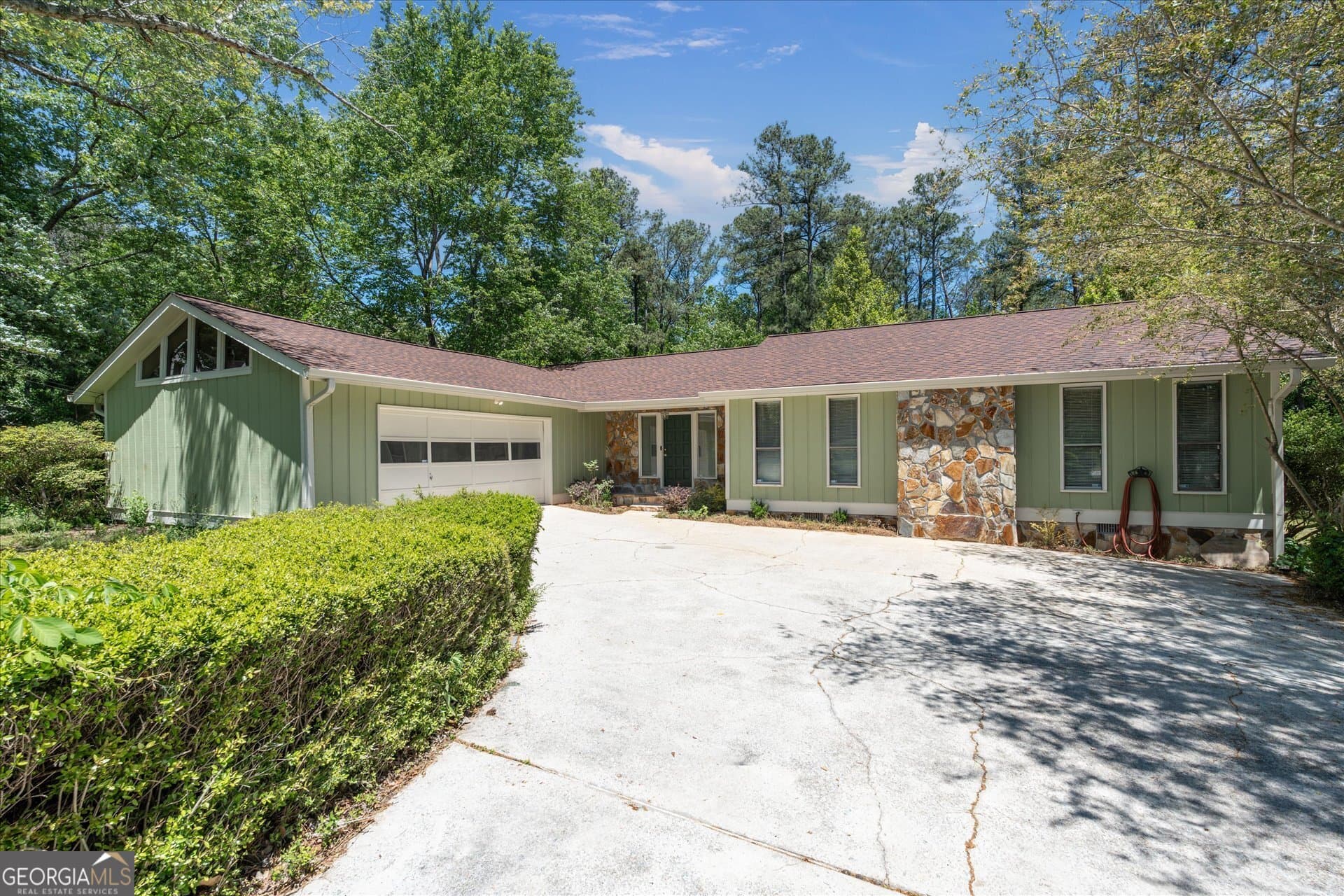 3 bedroom, 2 bathroom, 1,817 sq ft single family residence sold at 110 Lake Terrace Court, Carrollton, GA 30117