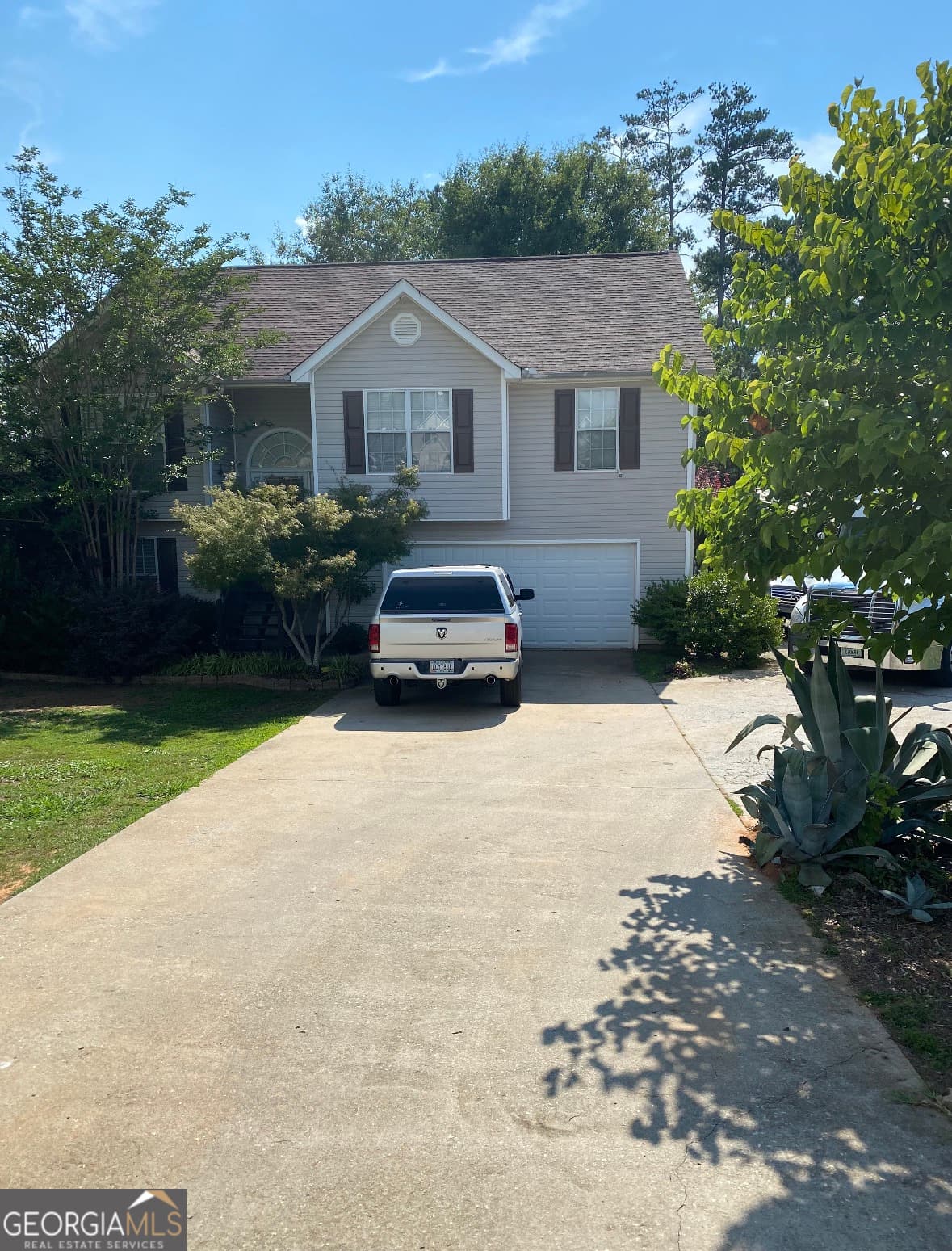 4 bedroom, 2 bathroom, 2,249 sq ft single family residence for sale at 112 Canterbury Court, Jackson, GA 30233