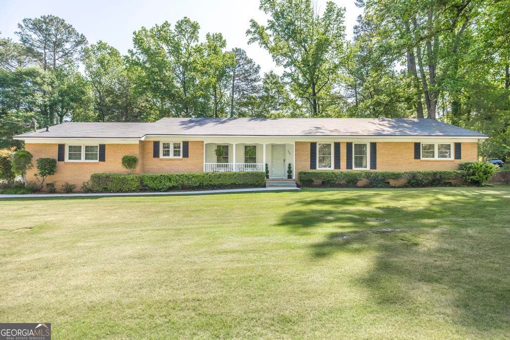 4 bedroom, 2.5 bathroom, 2,408 sq ft single family residence sold at 1943 Birchwood Way, Macon, GA 31211