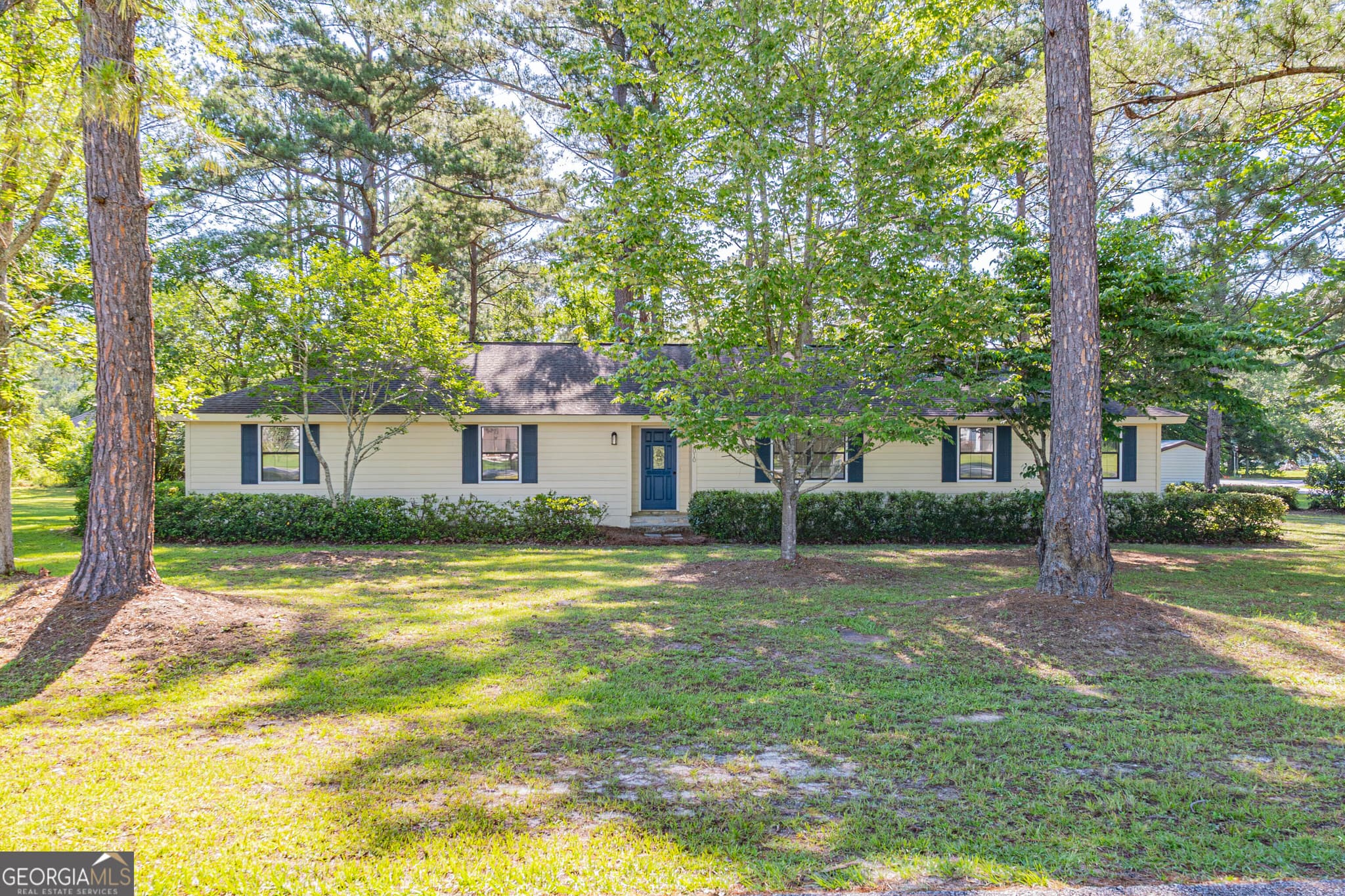 4 bedroom, 2 bathroom, 1,728 sq ft single family residence sold at 1010 Cherrywood Road, Waycross, GA 31503