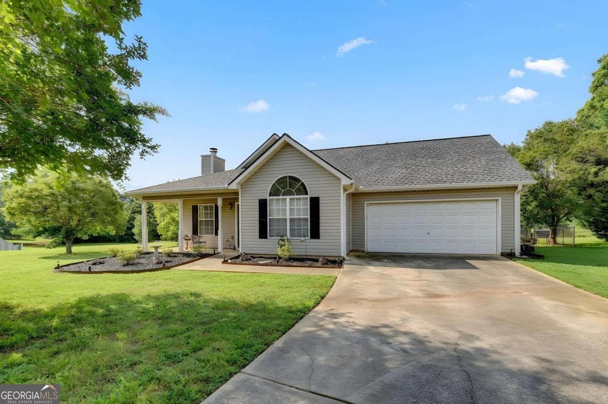 3 bedroom, 2 bathroom, 1,455 sq ft single family residence sold at 915 Cove Place, Locust Grove, GA 30248
