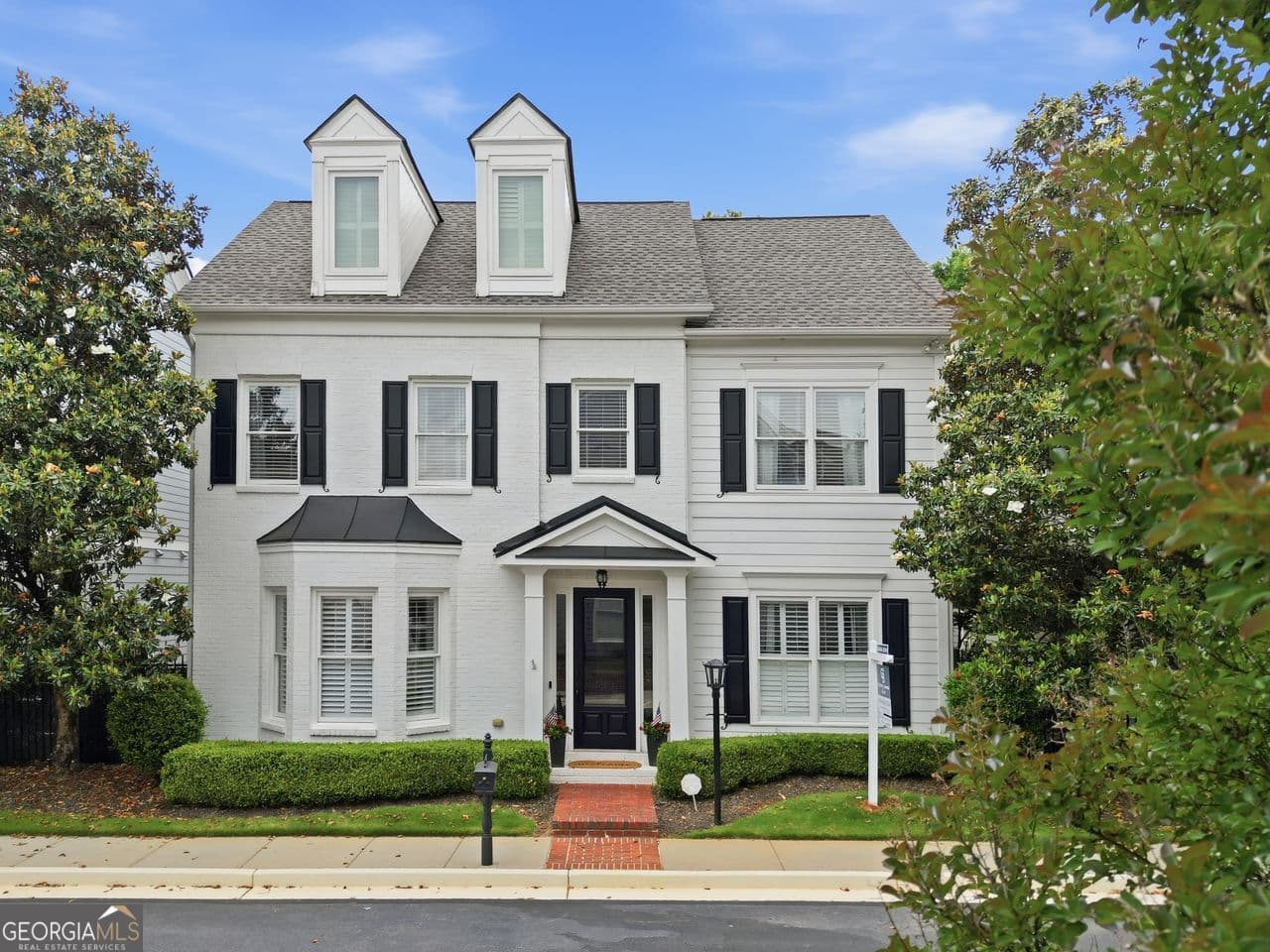 5 bedroom, 3.5 bathroom, 2,814 sq ft single family residence sold at 590 Kendemere Pointe, Roswell, GA 30075