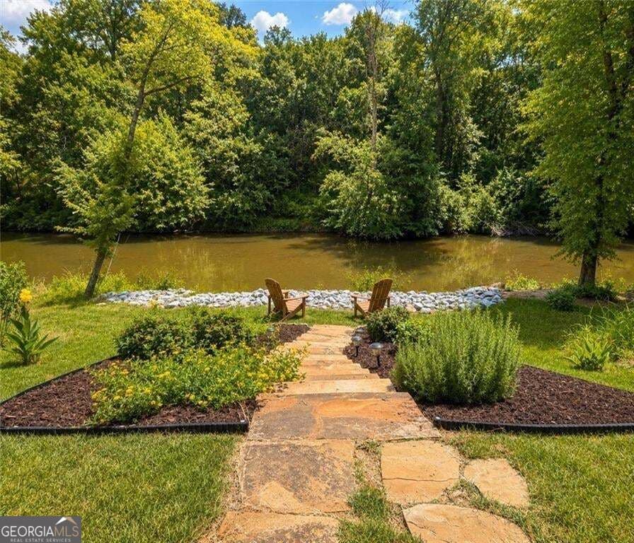 6 bedroom, 5.5 bathroom, 4,686 sq ft single family residence for sale at 105 Chase Lane, Forsyth, GA 31029