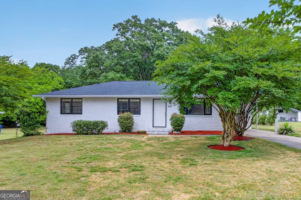 3 bedroom, 2 bathroom, 1,416 sq ft single family residence sold at 207 Buena Vista Street, Winder, GA 30680