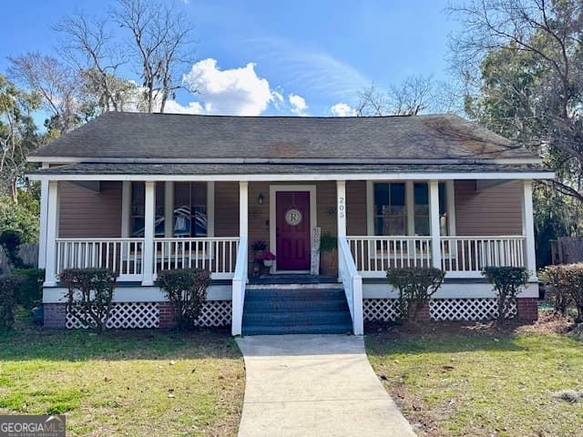 4 bedroom, 2 bathroom, 2,970 sq ft single family residence for sale at 205 W 3rd Street, Woodbine, GA 31569