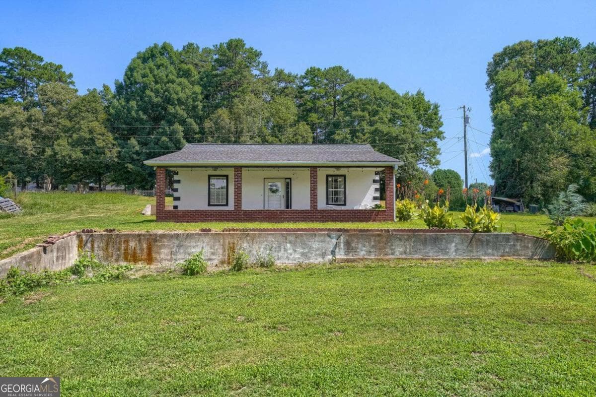 2 bedroom, 1 bathroom, 768 sq ft single family residence for sale at 5765 Crow Drive, Cumming, GA 30041