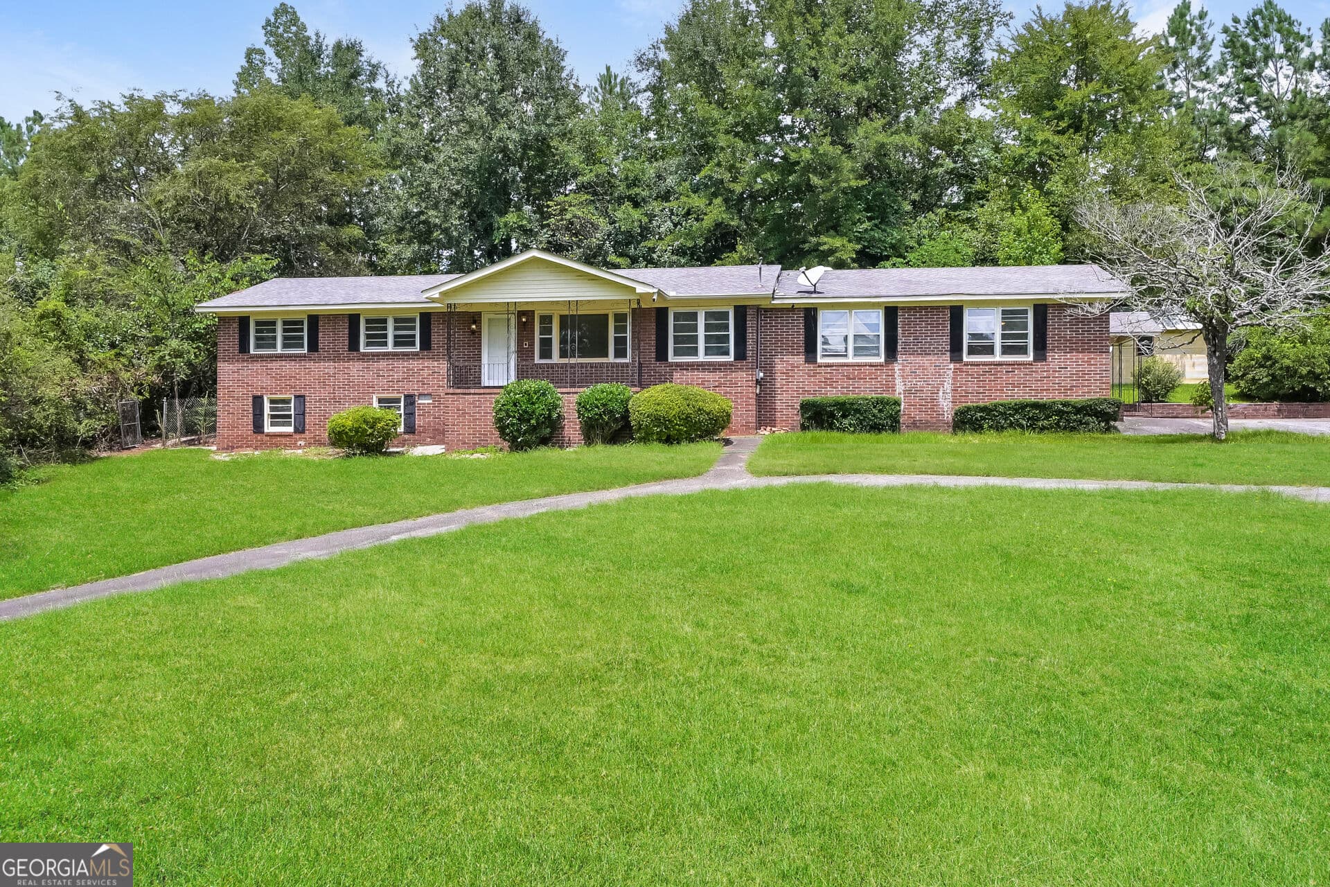 2 bedroom, 2 bathroom, 2,028 sq ft single family residence for sale at 192 Sun Valley Drive, Macon, GA 31211