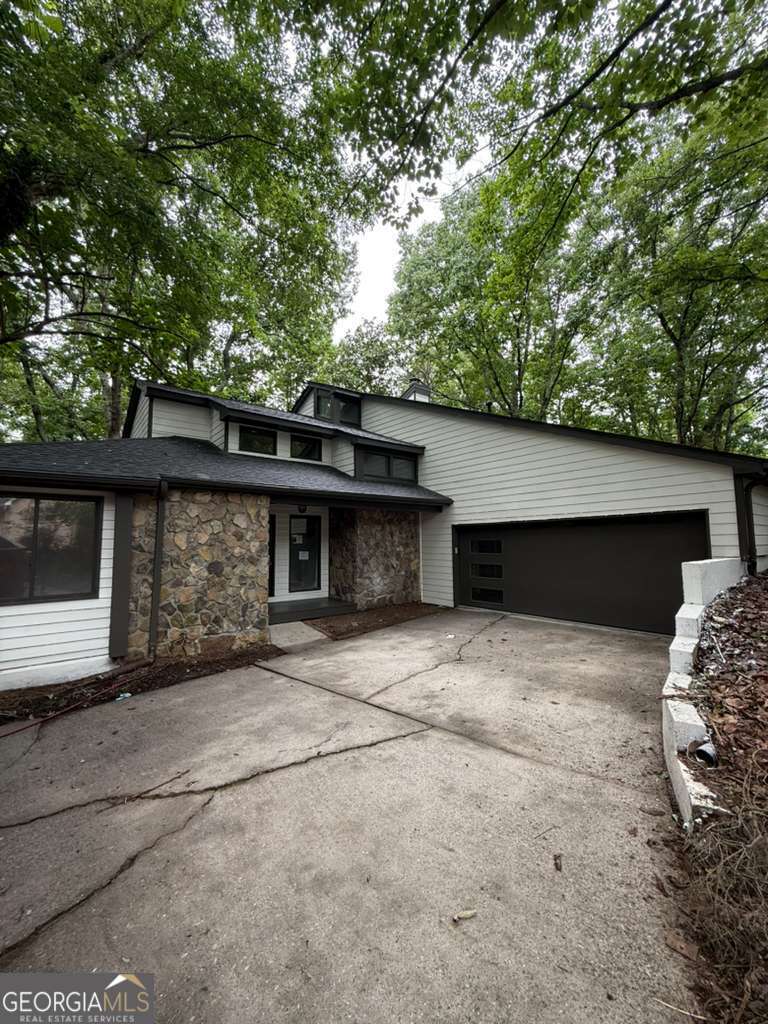 3 bedroom, 2.5 bathroom, 5,072 sq ft single family residence for sale at 352 N Peak Drive, Alpharetta, GA 30022