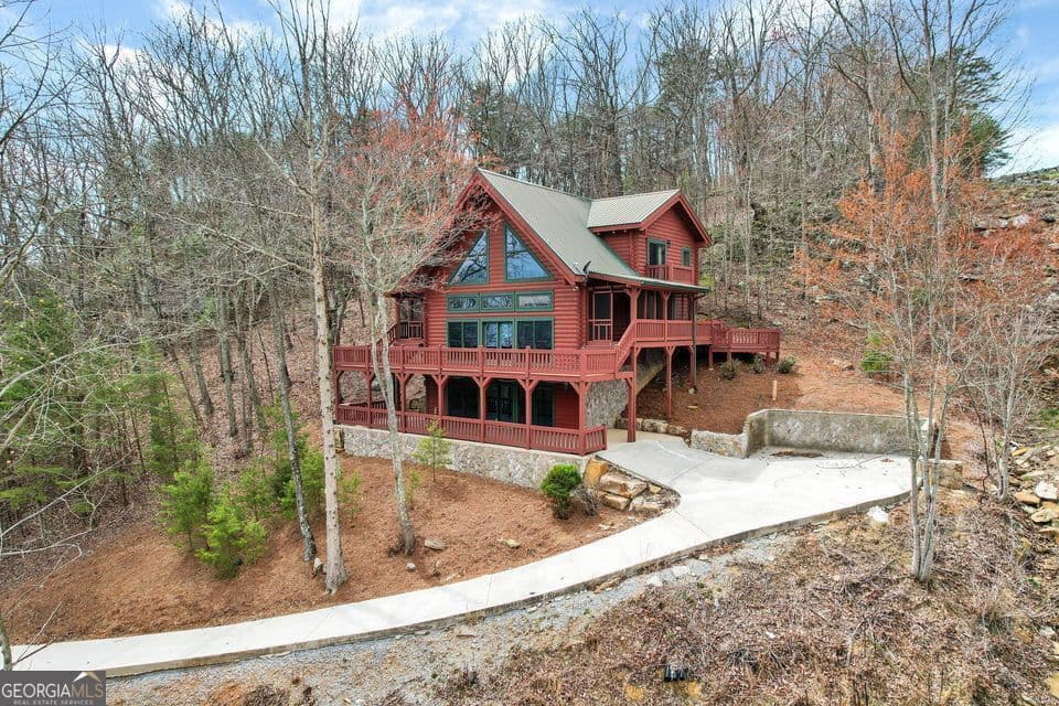 3 bedroom, 3 bathroom, 2,430 sq ft cabin,single family residence sold at 159 Eagle Creek Trail, Rising Fawn, GA 30738