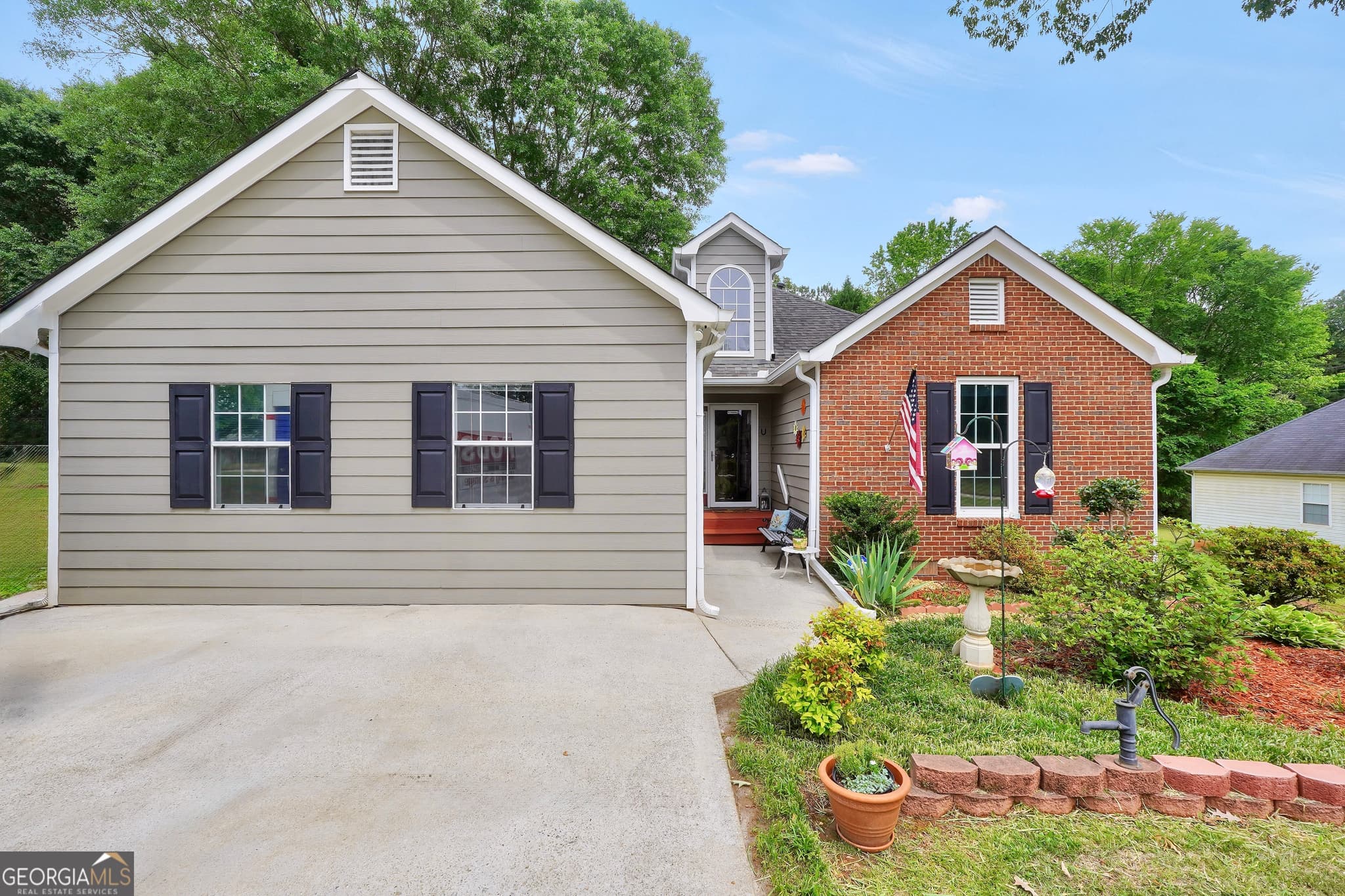 3 bedroom, 2 bathroom, 1,889 sq ft single family residence sold at 164 Lakepointe Court, Stockbridge, GA 30281