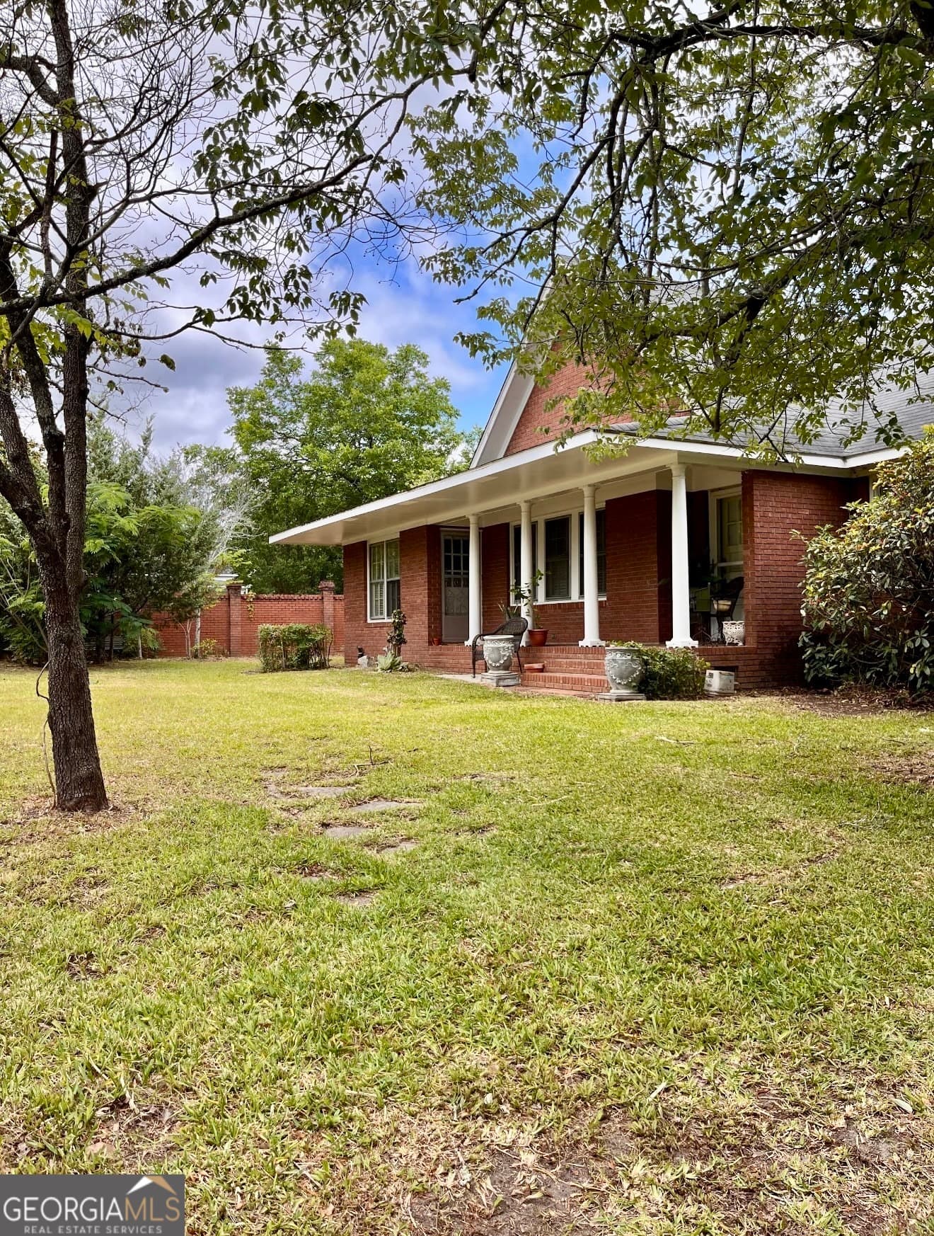 3 bedroom, 2 bathroom, 2,475 sq ft single family residence sold at 218 A 2nd Street, Glenwood, GA 30428