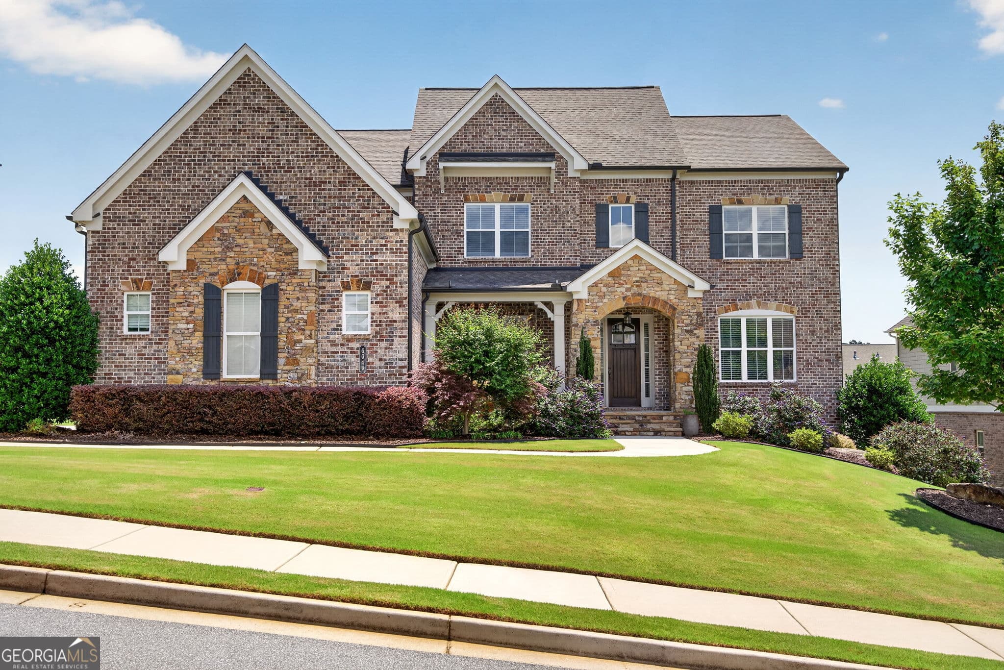 6 bedroom, 5.5 bathroom, 5,978 sq ft single family residence sold at 6040 Meyers Park, Suwanee, GA 30024