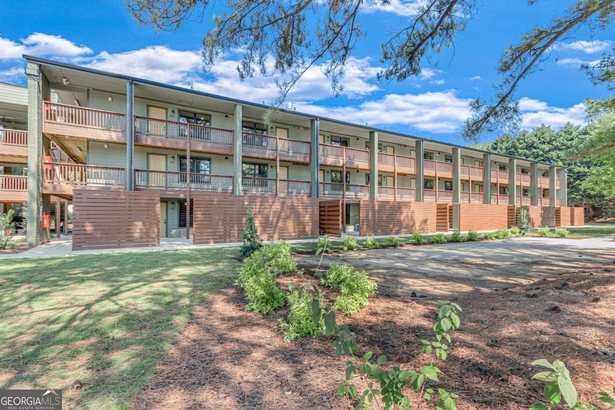 1 bedroom, 1 bathroom, 469 sq ft single family residence for rent at 710 Jesse Jewell Parkway 204 STUDIO, Gainesville, GA 30501 for $1,150 a month