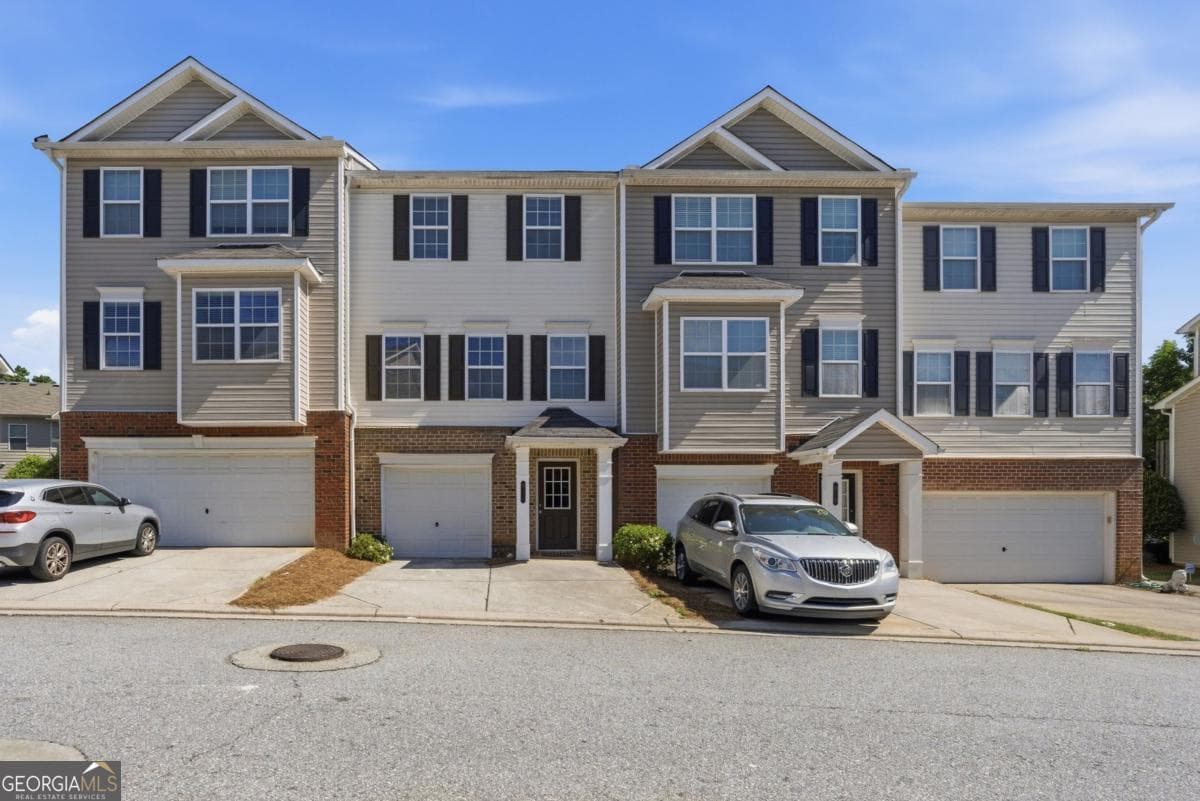 3 bedroom, 3.5 bathroom townhouse sold at 912 Society Circle, Atlanta, GA 30331