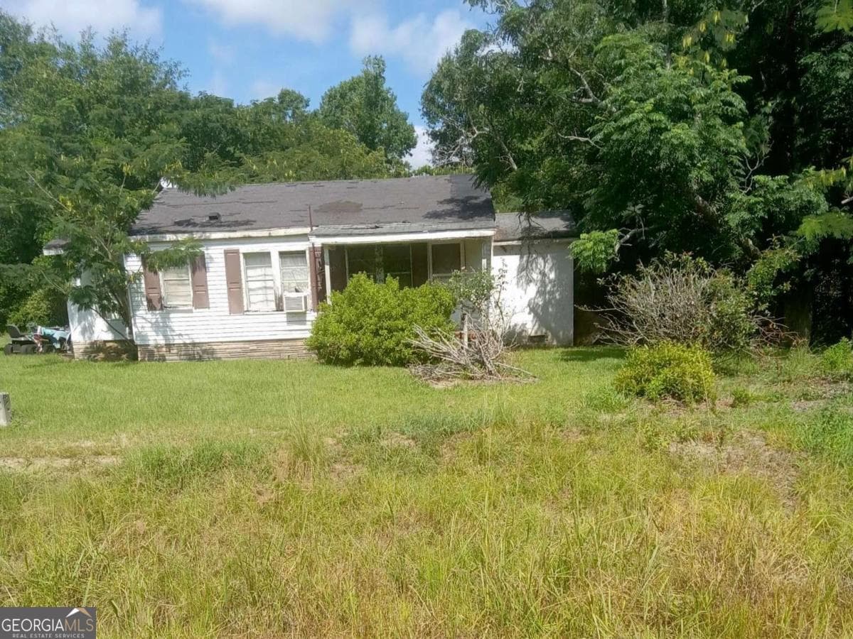 2 bedroom, 1 bathroom, 813 sq ft single family residence sold at 3744 US HIGHWAY 25, Millen, GA 30442