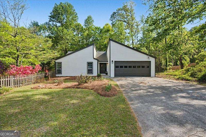 3 bedroom, 2 bathroom, 1,668 sq ft single family residence sold at 5985 Bayside Drive, Acworth, GA 30101