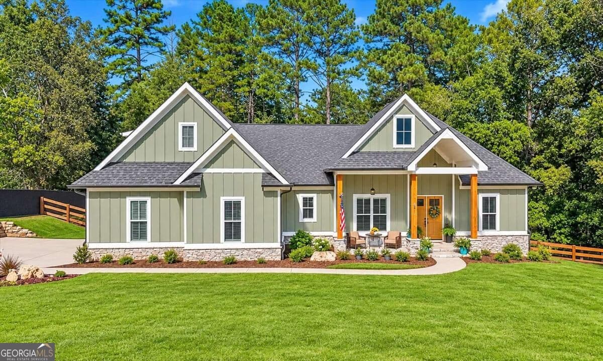 4 bedroom, 3 bathroom, 2,591 sq ft single family residence for sale at 2 Everwood Court, Rome, GA 30161