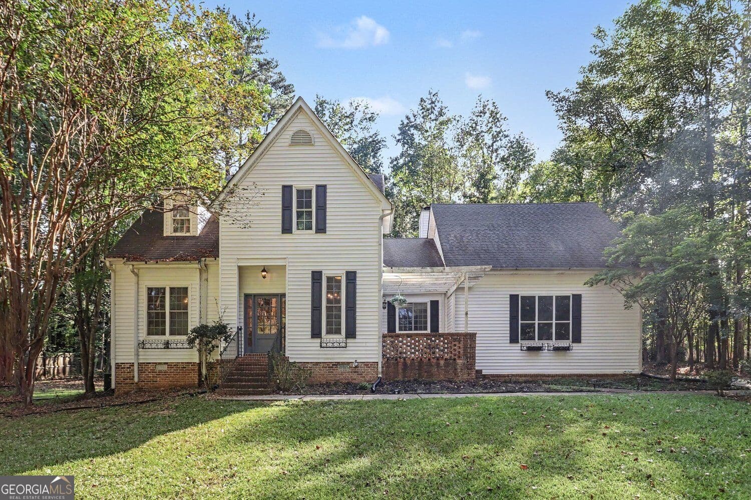 5 bedroom, 3.5 bathroom, 2,263 sq ft single family residence for sale at 180 Courtland Drive, Fayetteville, GA 30215