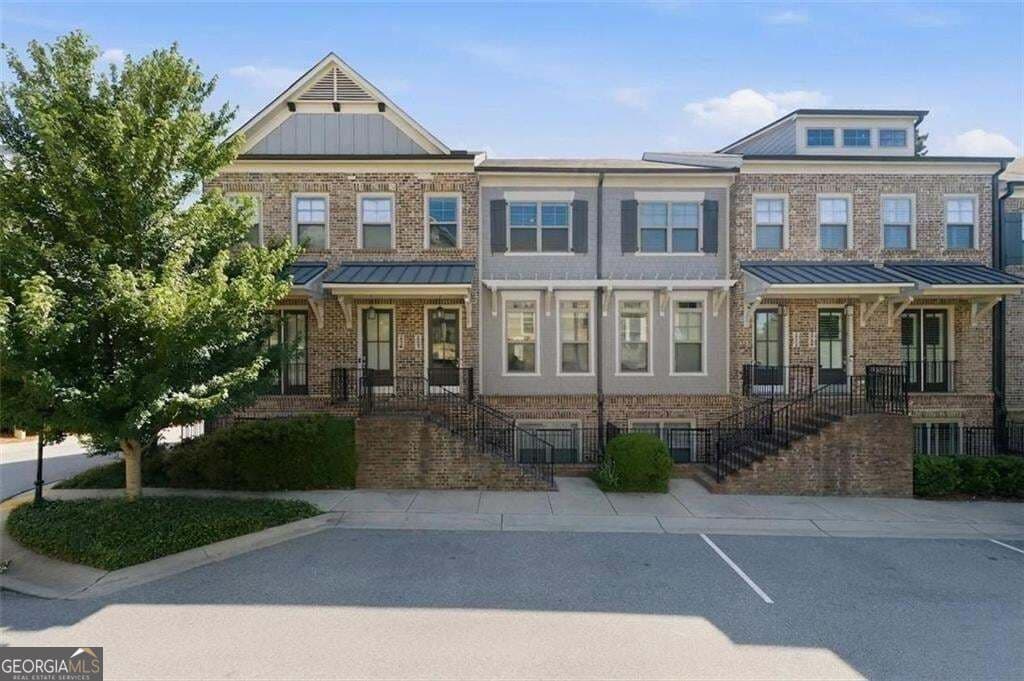 3 bedroom, 3.5 bathroom, 2,880 sq ft townhouse for sale at 3554 Parkside Way, Brookhaven, GA 30319