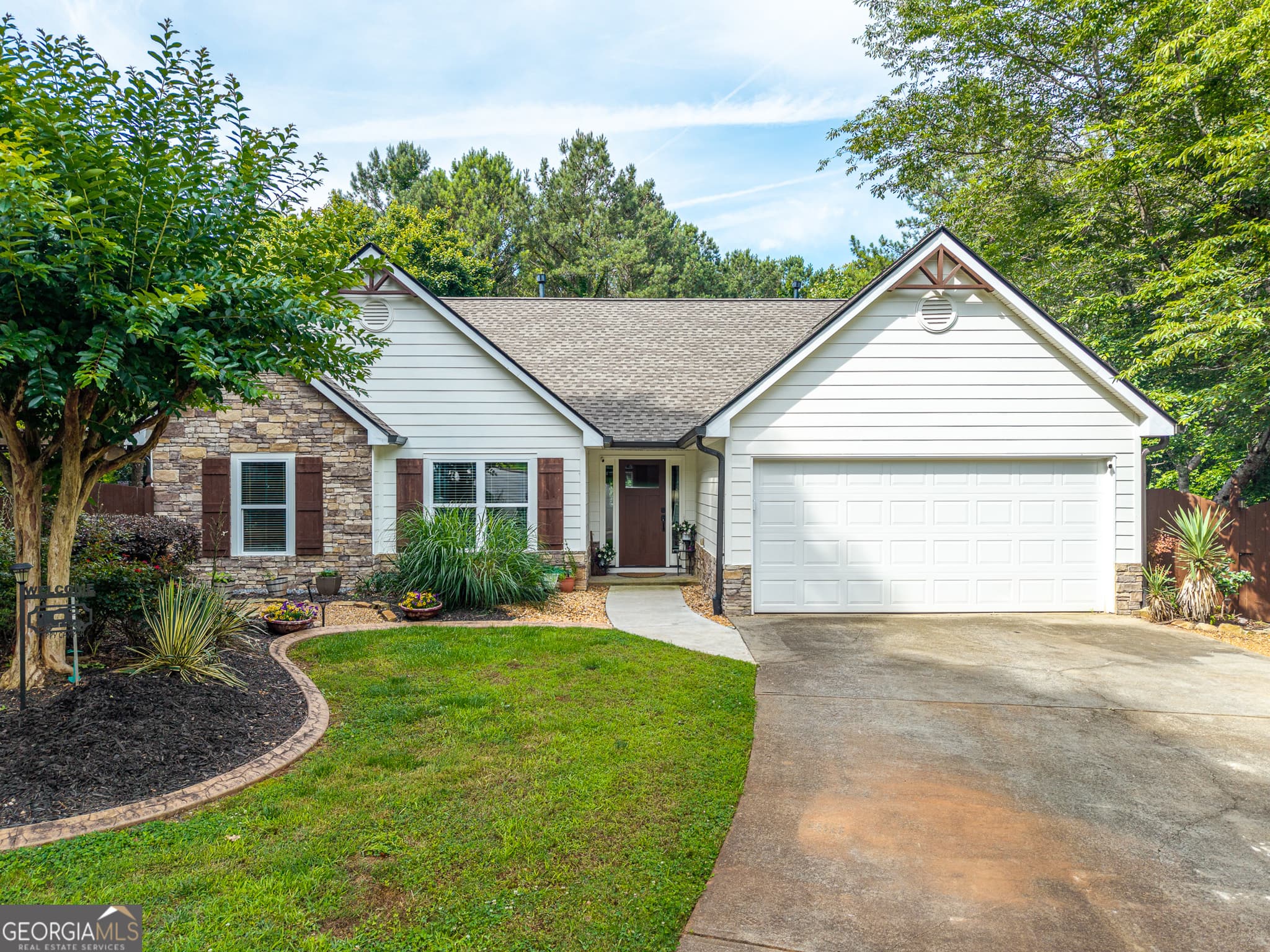 3 bedroom, 2 bathroom, 1,405 sq ft single family residence sold at 1600 Eagle Drive, Woodstock, GA 30189