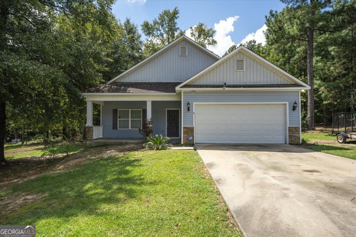 3 bedroom, 2 bathroom, 1,314 sq ft single family residence for sale at 215 Hallie Lane, Macon, GA 31211