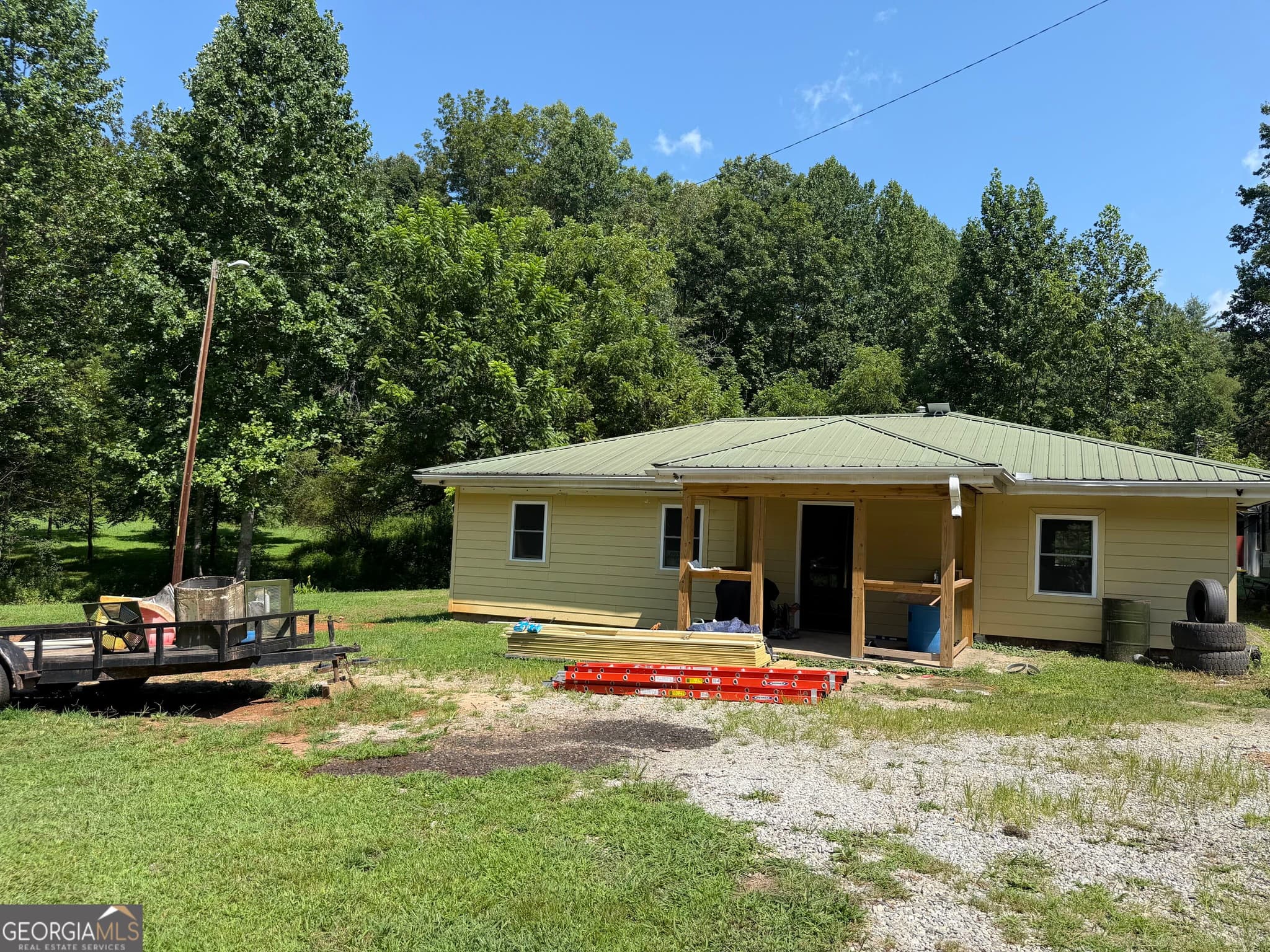 2 bedroom, 2 bathroom, 1,400 sq ft single family residence sold at 663 Kelly Mountain Road, Clarkesville, GA 30523
