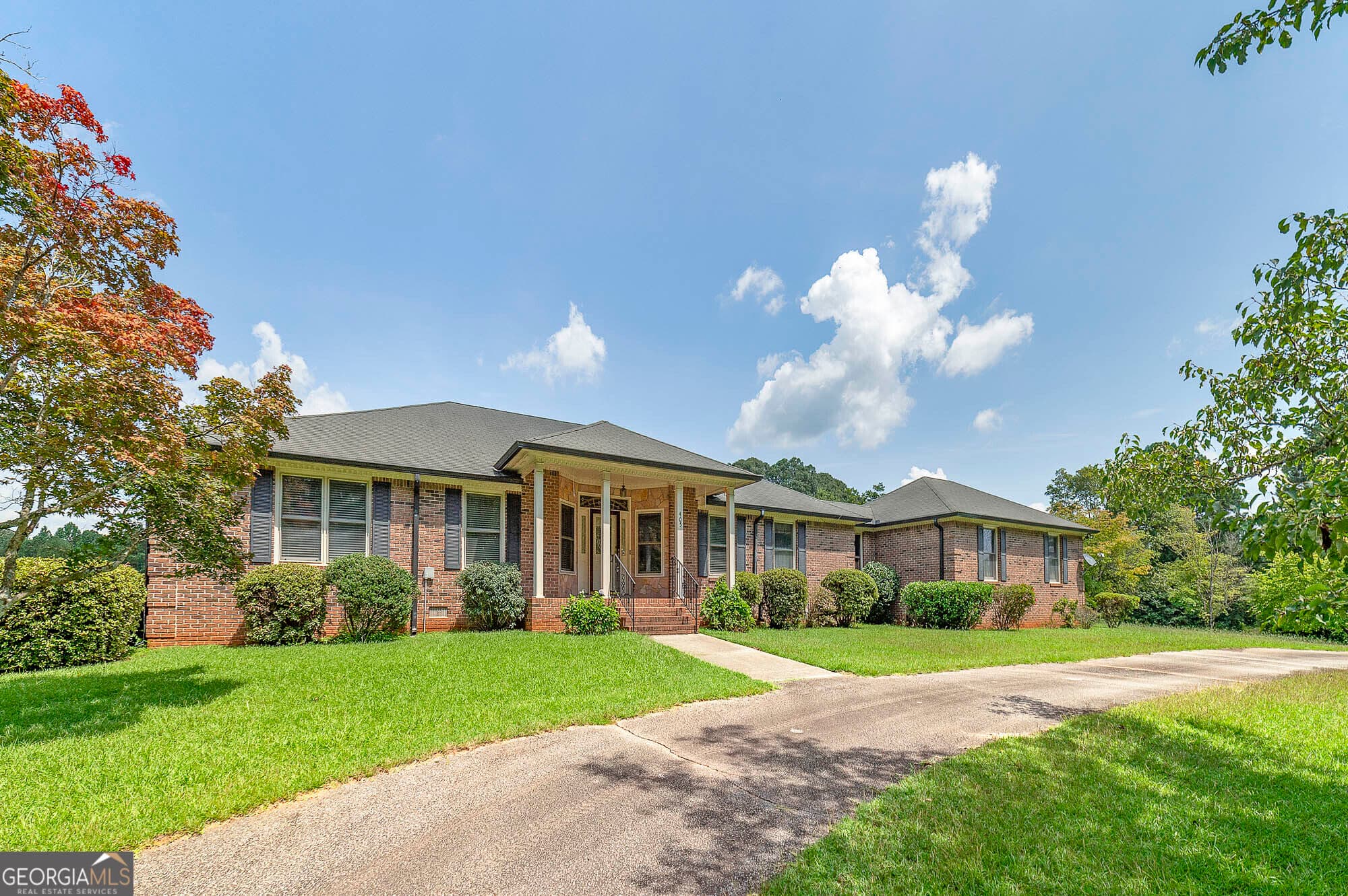3 bedroom, 3 bathroom, 2,827 sq ft single family residence for sale at 405 Kelleytown Road, Mcdonough, GA 30252