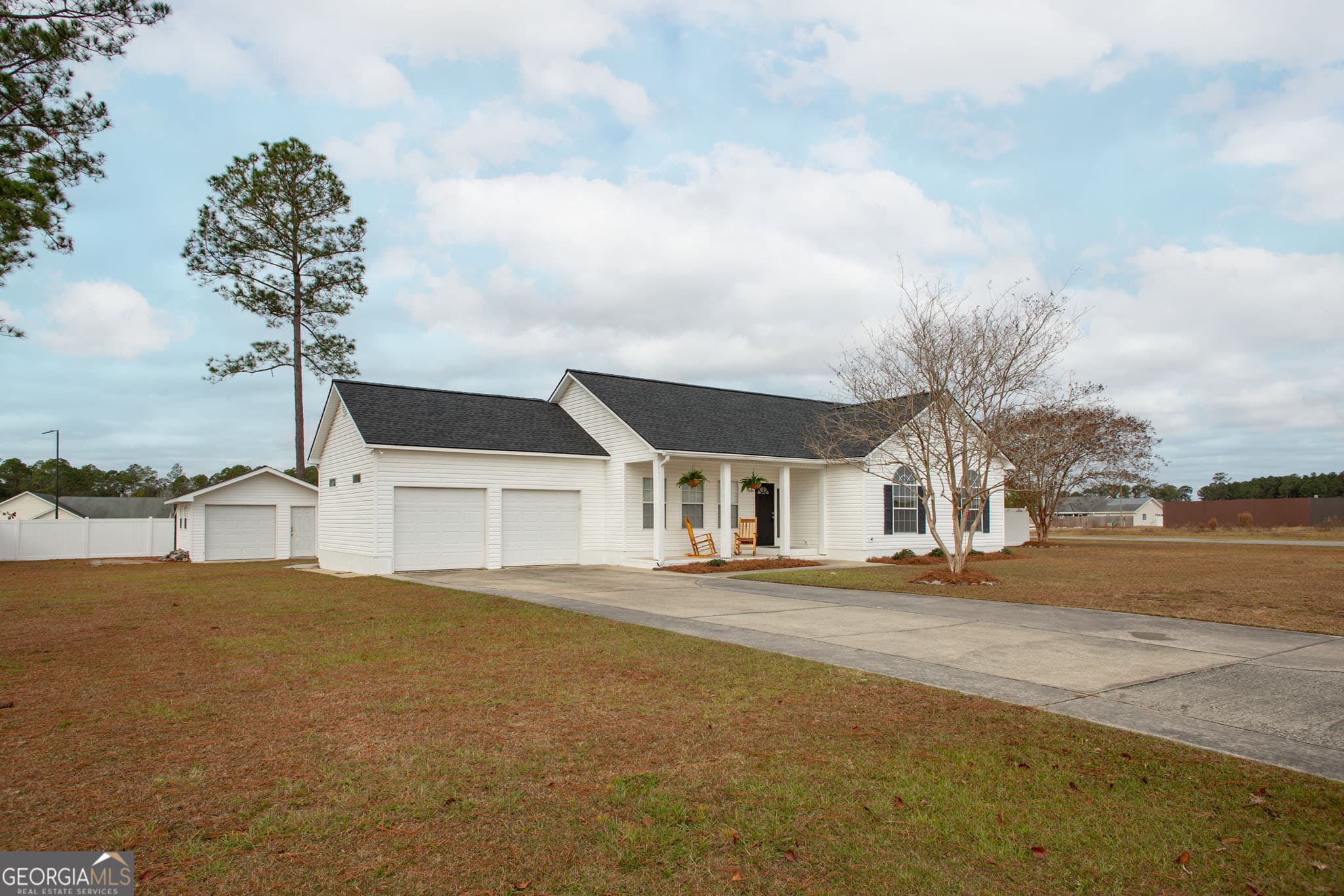 3 bedroom, 2 bathroom, 1,484 sq ft single family residence sold at 6668 Pine Ridge Circle, Blackshear, GA 31516