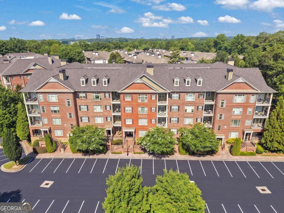 1 bedroom, 1 bathroom, 950 sq ft condominium for sale at 2300 Peachford Road 4204, Atlanta, GA 30338