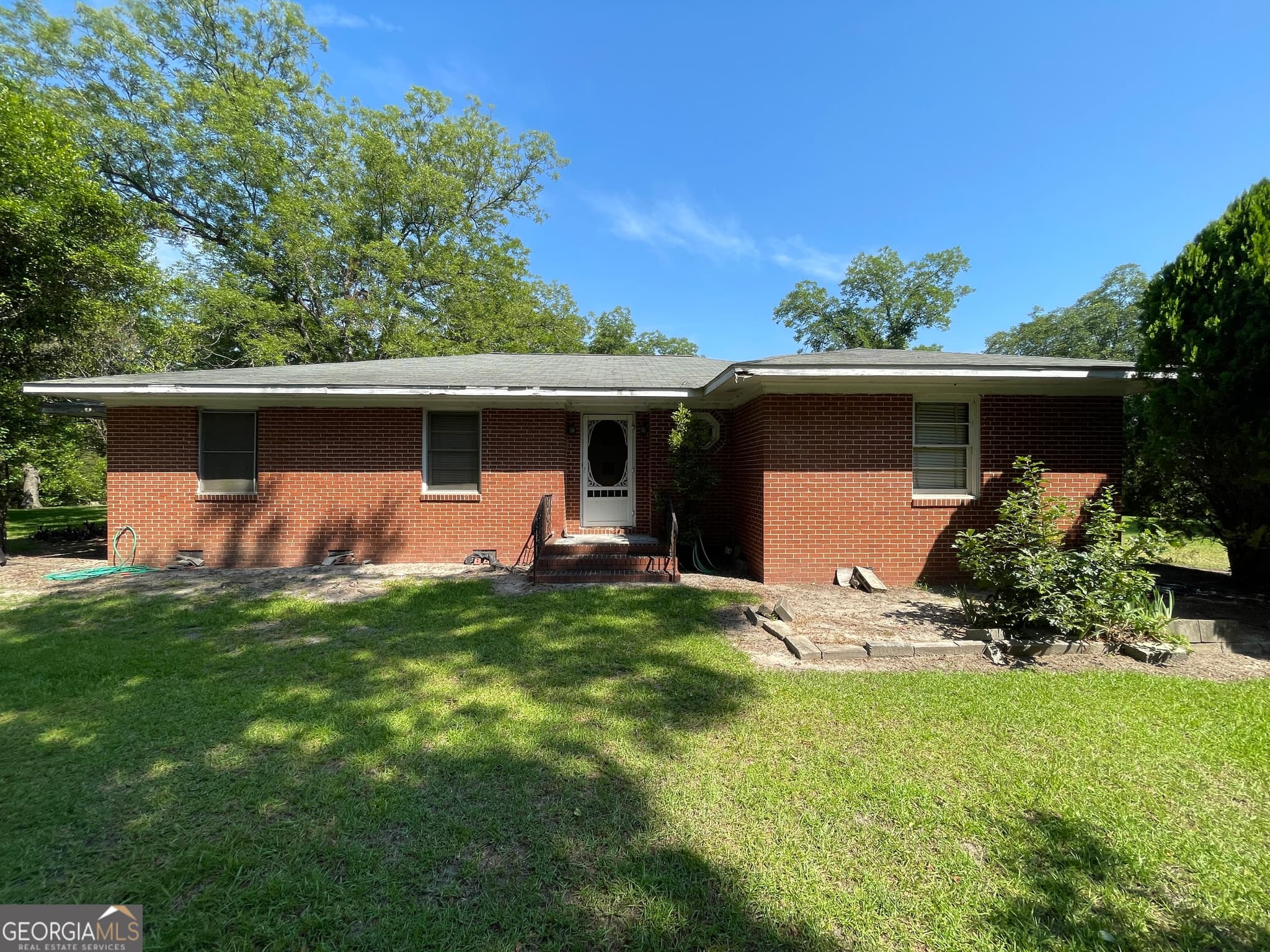 3 bedroom, 2 bathroom, 1,830 sq ft single family residence sold at 218 W Peter Street, Cochran, GA 31014