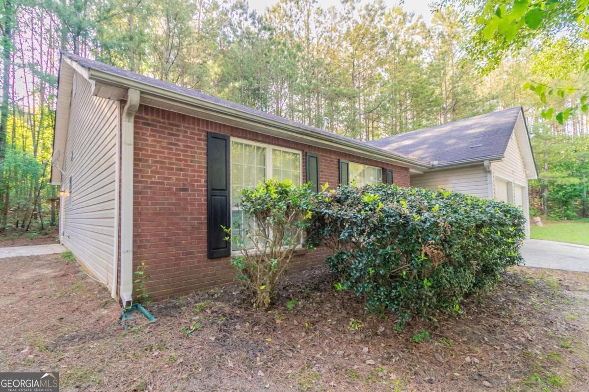 3 bedroom, 2 bathroom, 1,406 sq ft single family residence sold at 3856 Vine Stone Drive, Lithonia, GA 30038