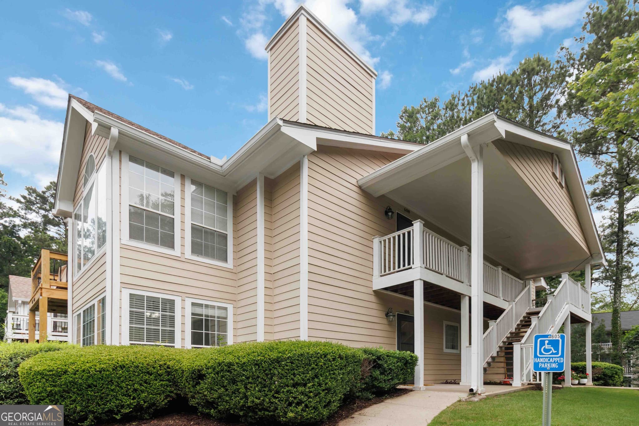 2 bedroom, 1 bathroom, 918 sq ft condominium sold at 606 Berkeley Woods Drive, Duluth, GA 30096