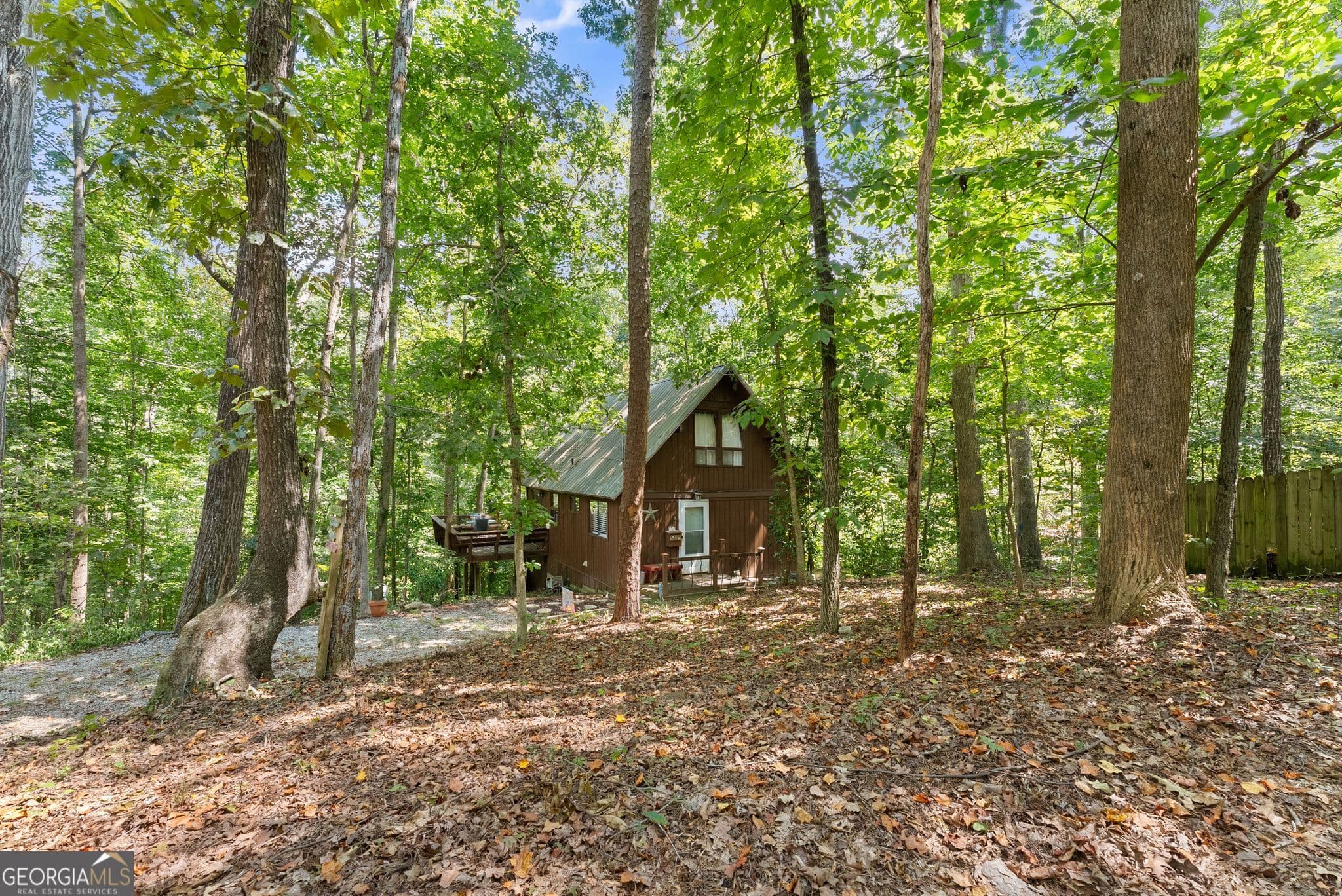2 bedroom, 1 bathroom, 825 sq ft cabin,single family residence under contract at 302 Normandy Trail, Lavonia, GA 30553