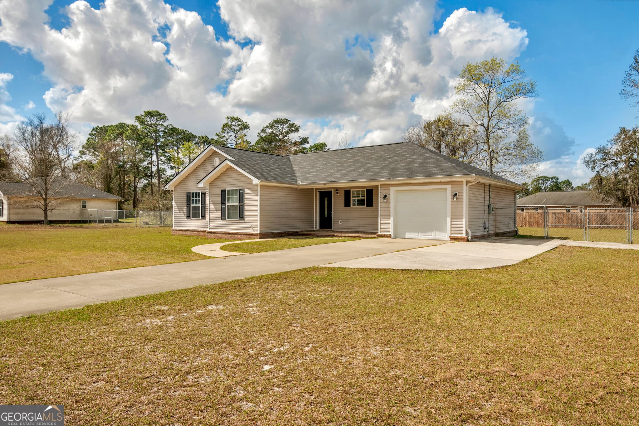 3 bedroom, 2 bathroom, 1,596 sq ft single family residence sold at 3573 SE Arnold Drive, Allenhurst, GA 31301