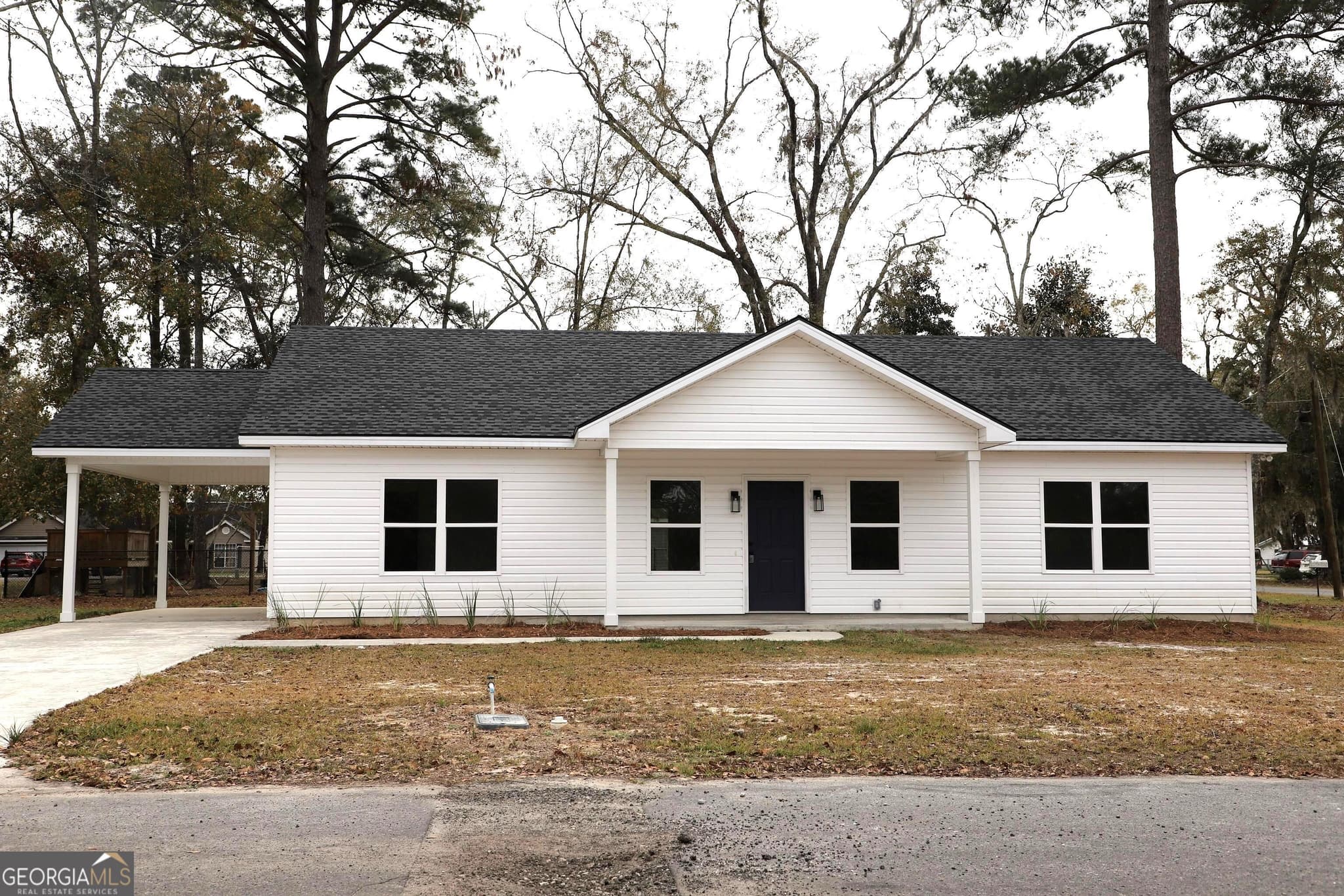 3 bedroom, 2 bathroom, 1,425 sq ft single family residence sold at 555 Pine Street, Blackshear, GA 31516
