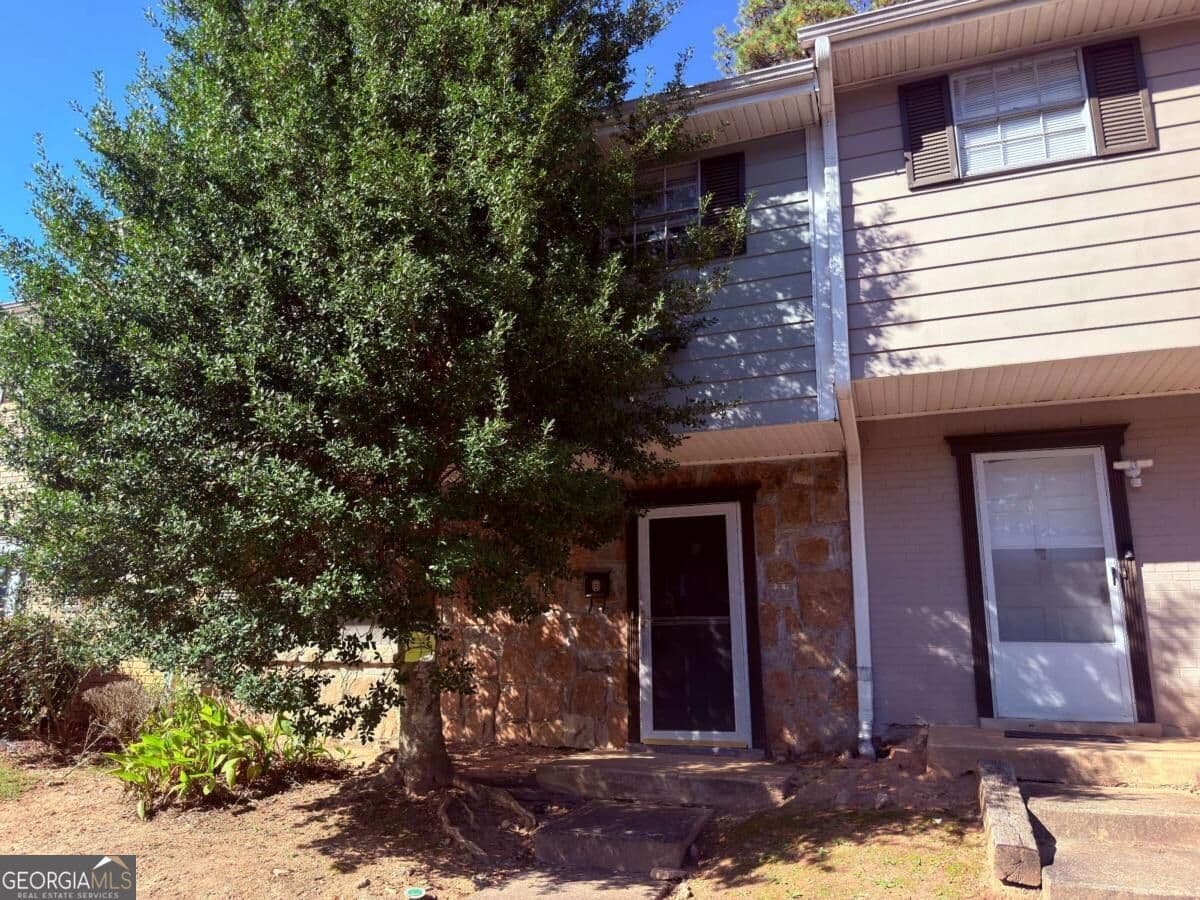 3 bedroom, 2.5 bathroom, 1,340 sq ft townhouse for sale at 4701 Flat Shoals Road 69B, Union City, GA 30291