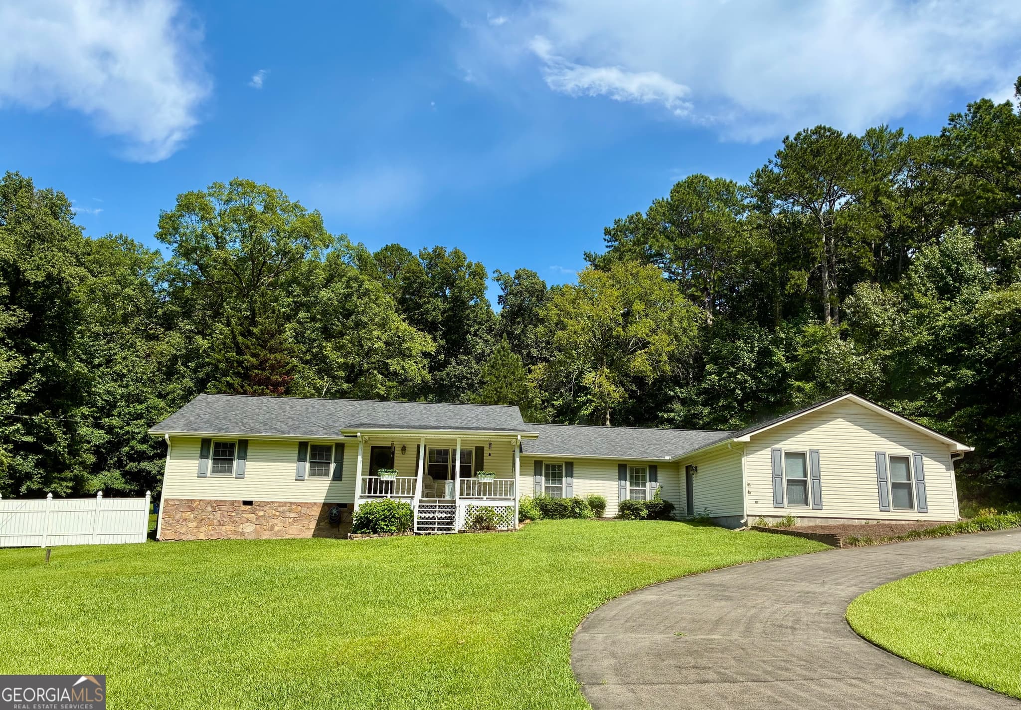 4 bedroom, 3 bathroom, 2,320 sq ft single family residence for sale at 334 Armuchee Trail, Rome, GA 30165
