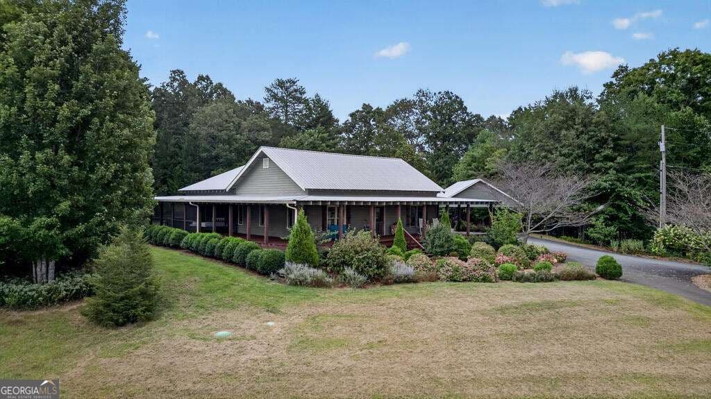 3 bedroom, 3 bathroom, 2,240 sq ft cabin,single family residence for sale at 210 W Pierceville Road, Mccaysville, GA 30555