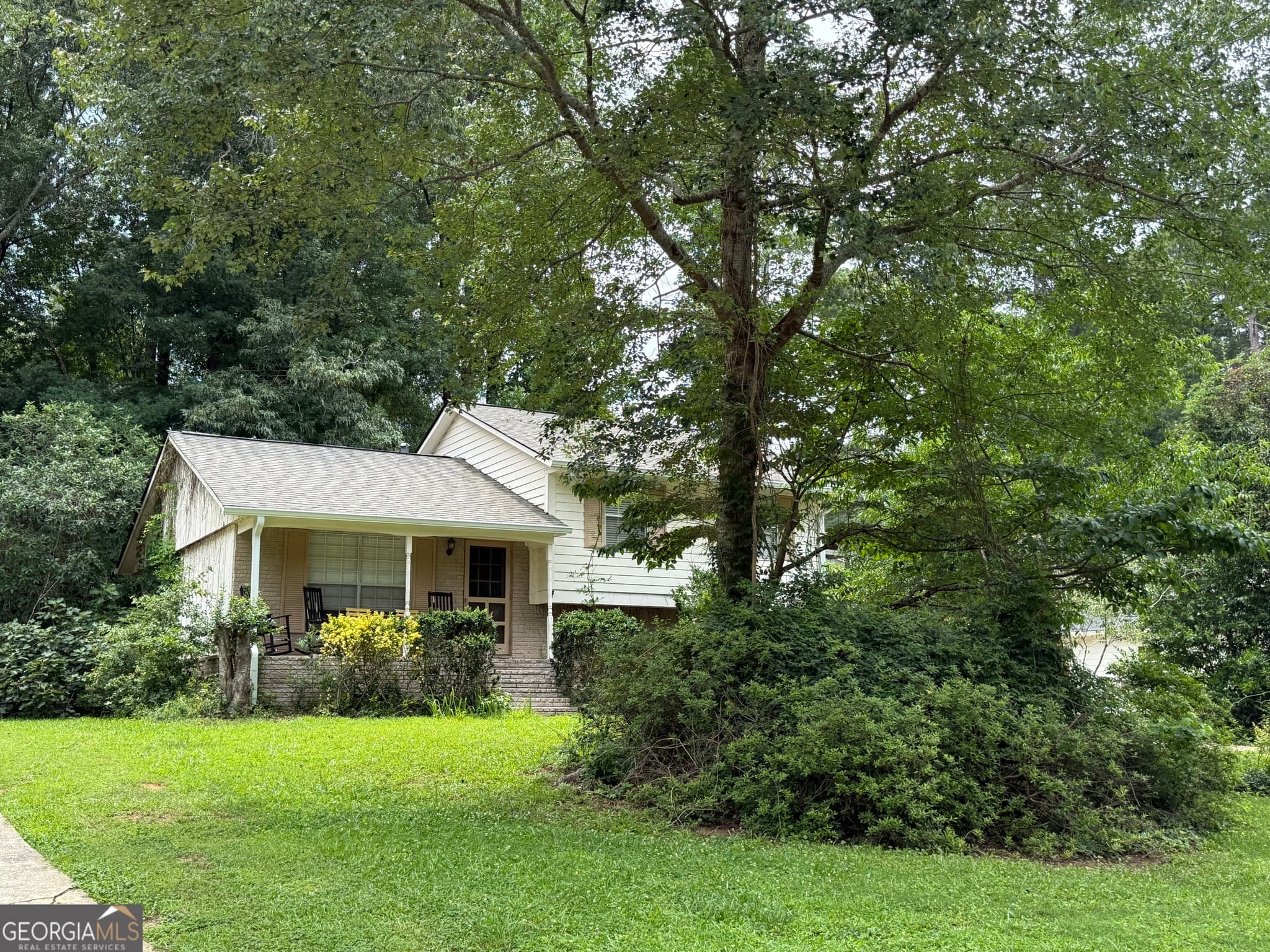 3 bedroom, 1.5 bathroom, 1,300 sq ft single family residence sold at 116 Hickory Drive, Peachtree City, GA 30269