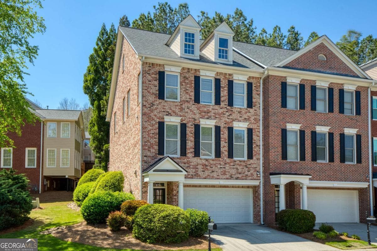 4 bedroom, 3.5 bathroom, 3,150 sq ft townhouse sold at 582 Vinings Estates Drive B9, Smyrna, GA 30126