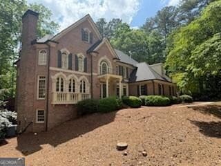 5 bedroom, 4.5 bathroom, 6,460 sq ft single family residence sold at 1100 Kensington Court, Johns Creek, GA 30022