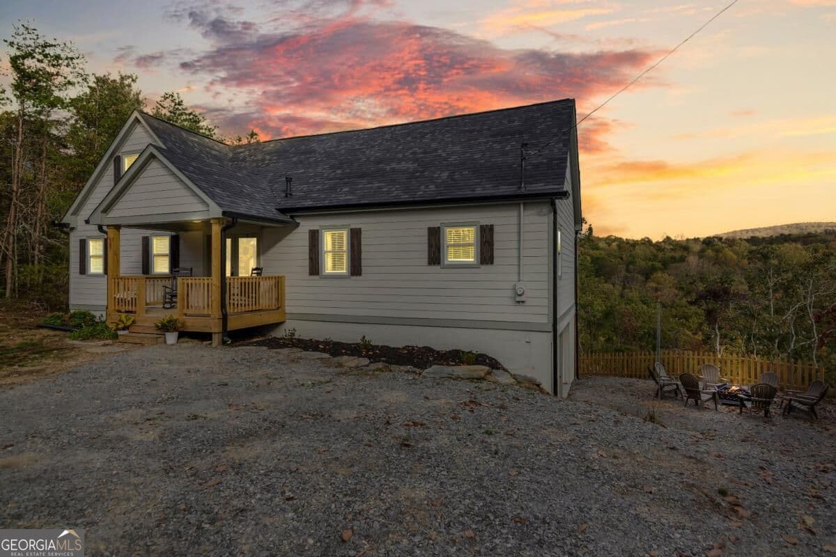 4 bedroom, 2 bathroom, 1,729 sq ft single family residence for sale at 587 E Oak Trace, Jasper, GA 30143