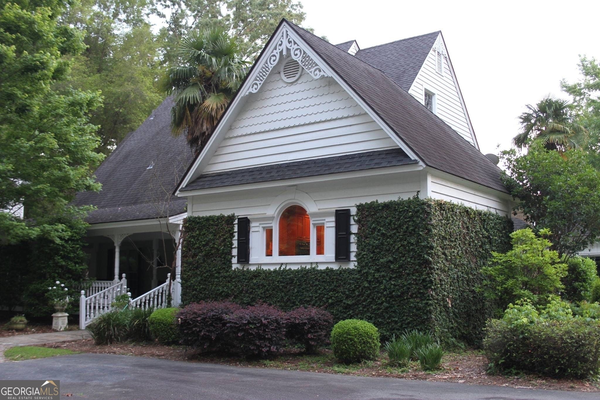 3 bedroom, 4 bathroom, 5,000 sq ft single family residence for sale at 124 N Valhalla Lane, Cordele, GA 31015