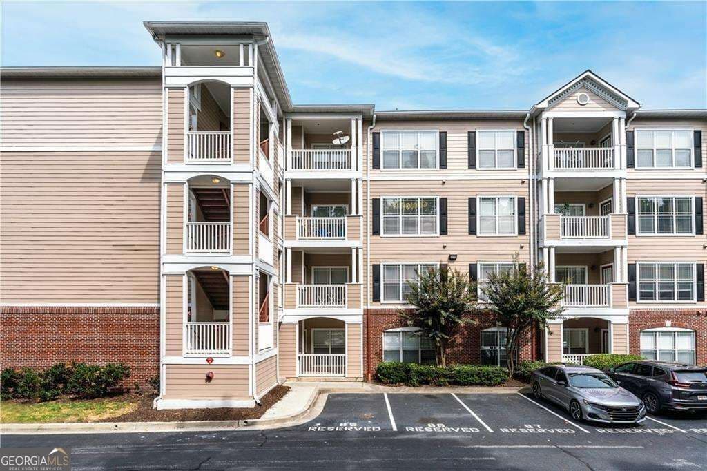 1 bedroom, 1 bathroom, 549 sq ft condominium for sale at 4333 Dunwoody Park 2202, Atlanta, GA 30338