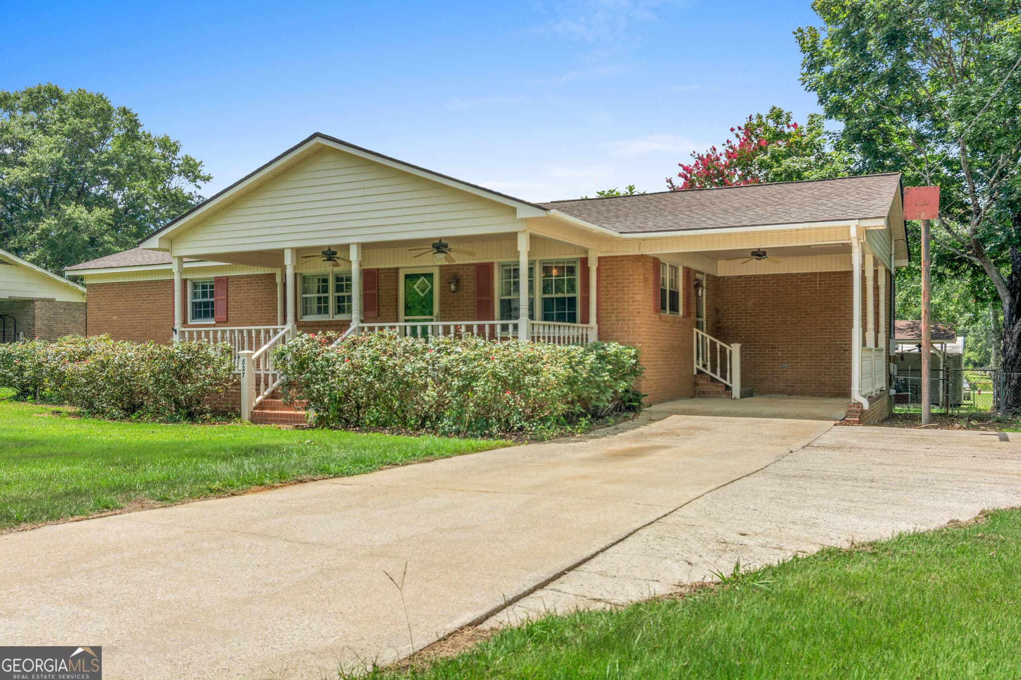 3 bedroom, 1.5 bathroom, 1,259 sq ft single family residence under contract at 827 Betty Street, Sandersville, GA 31082