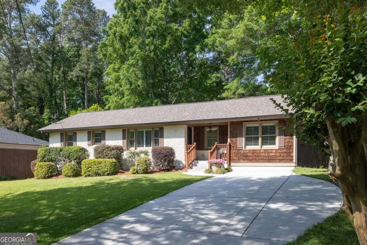 3 bedroom, 2 bathroom, 1,798 sq ft single family residence sold at 1907 Fairway Circle, Brookhaven, GA 30319